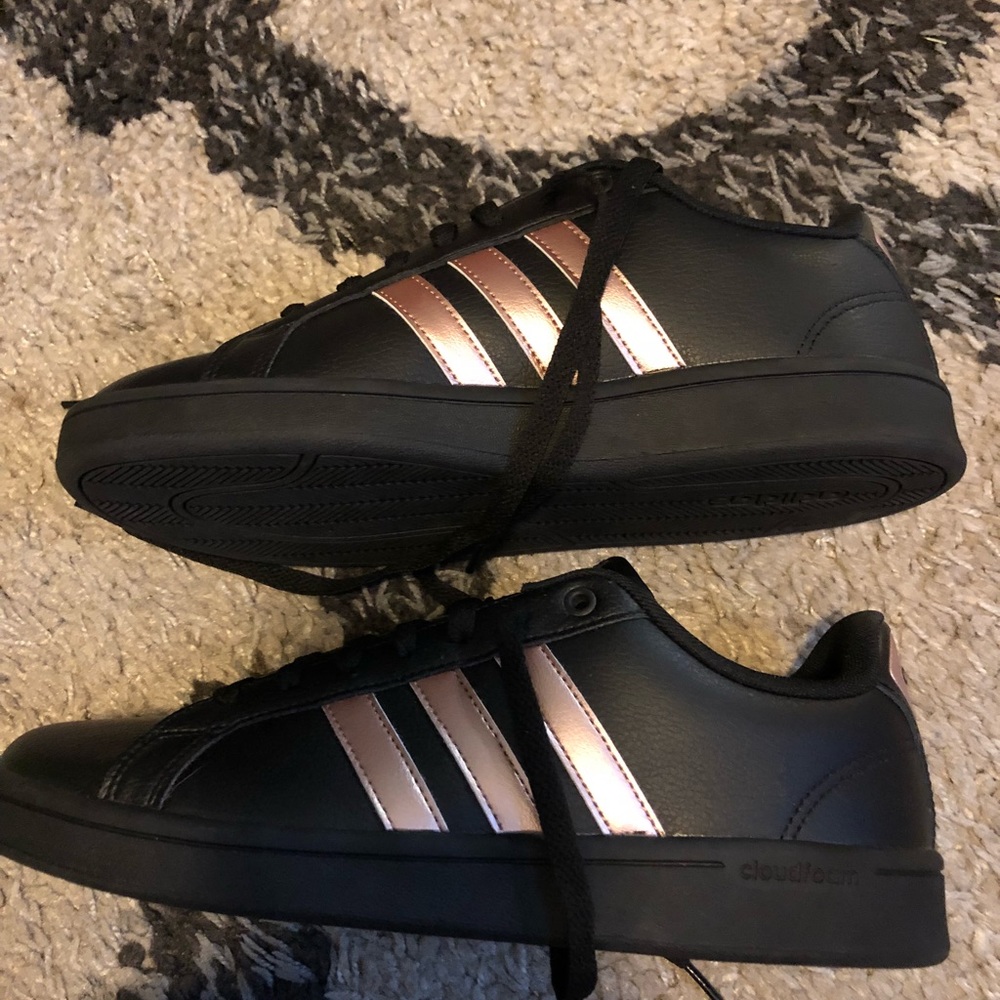 Women’s Adidas Neo  size 9